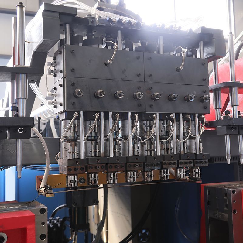 العوامل التي تؤثر على جودة آلات القولبة بالنفخ ومنتجات القولبة بالنفخ.