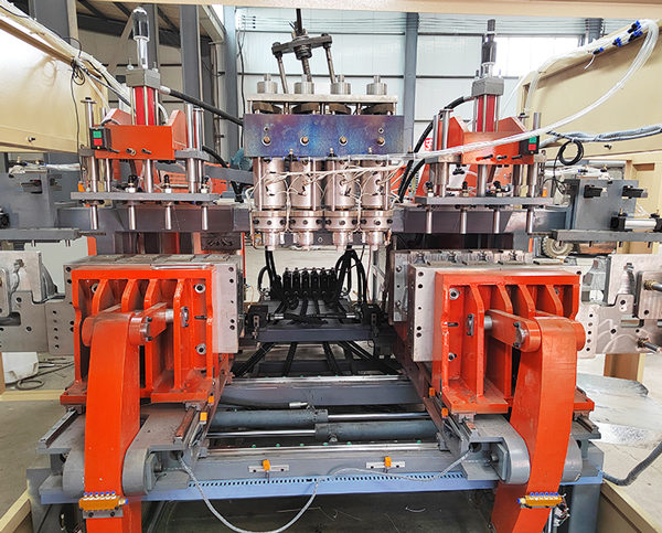 العوامل الرئيسية التي تؤثر على سرعة إنتاج آلة نفخ القوالب