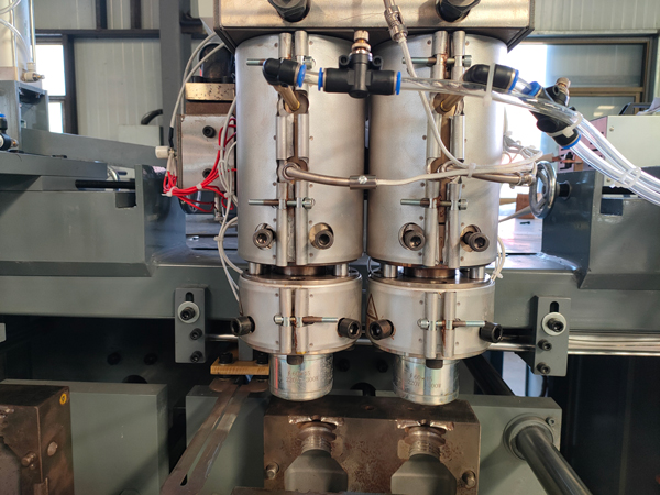 العوامل الرئيسية التي تؤثر على سرعة إنتاج آلة نفخ القوالب