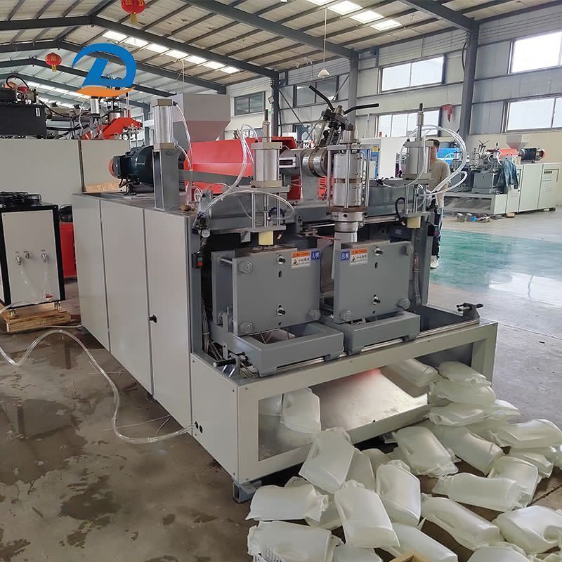 رؤية صناعة ماكينات نفخ القوالب: كيفية اختيار ماكينة نفخ القوالب المناسبة لإنتاجك